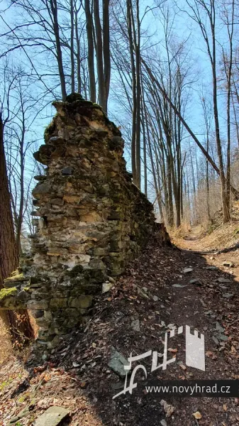 Novy-hrad-1-brana-13.webp