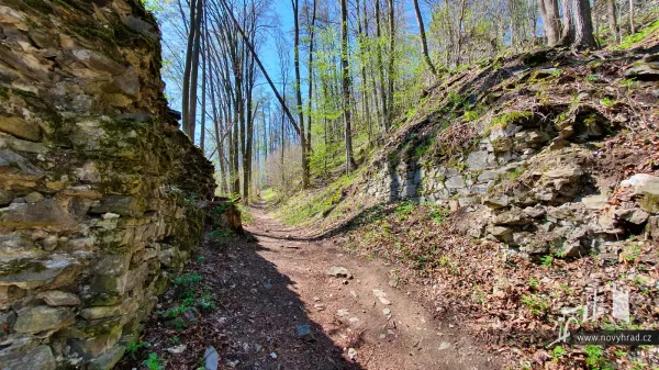 Novy-hrad-1-brana-20.webp