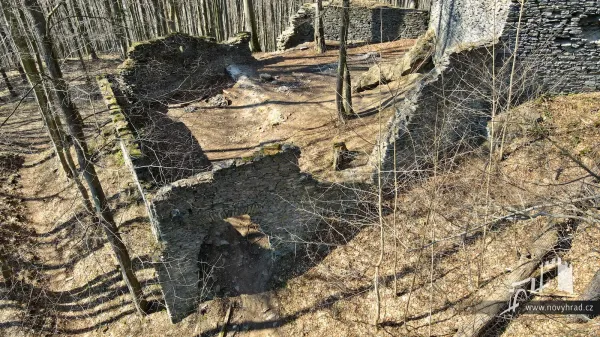 Novy-hrad-3-brana-11.webp