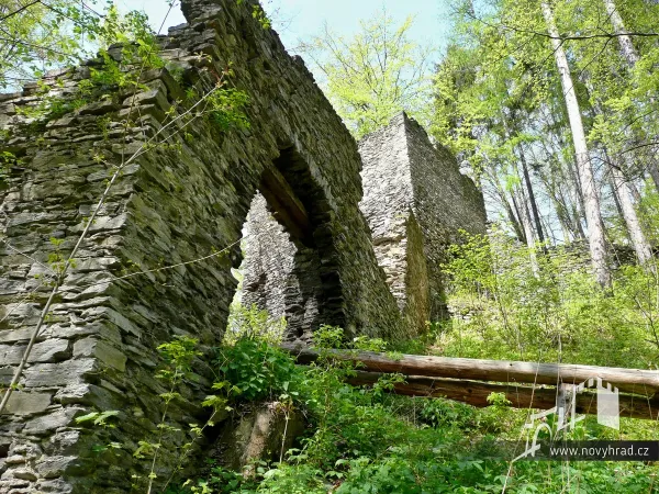 Novy-hrad-3-brana-16.webp