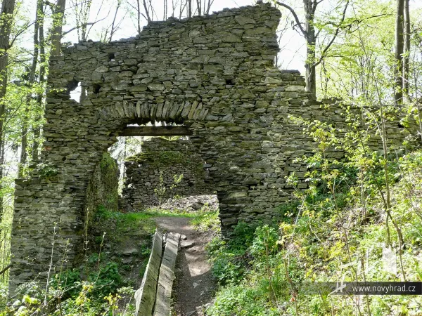 Novy-hrad-3-brana-19.webp