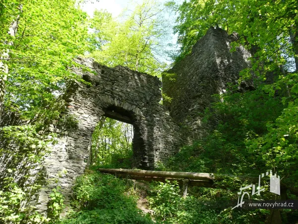 Novy-hrad-3-brana-20.webp