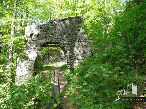 Novy-hrad-3-brana-23.webp