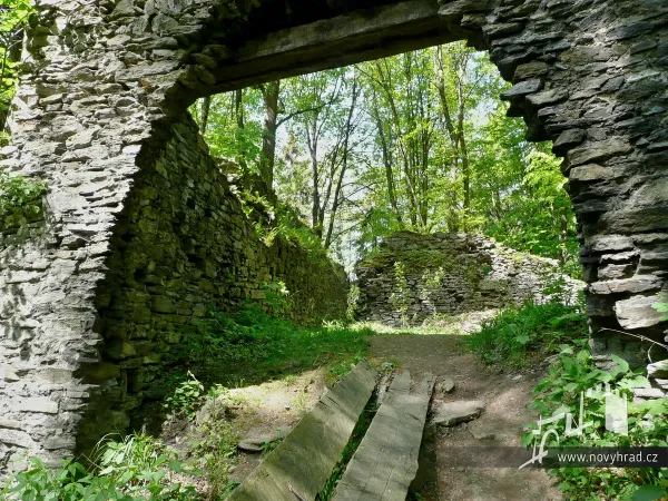 Novy-hrad-3-brana-26.webp