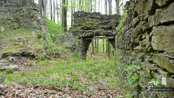 Novy-hrad-3-brana-32.webp
