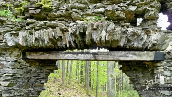 Novy-hrad-3-brana-34.webp