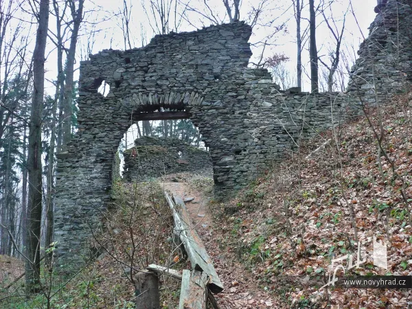 Novy-hrad-3-brana-46.webp