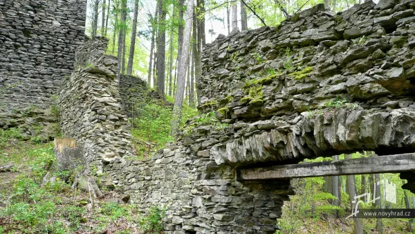 Novy-hrad-3-brana-47.webp