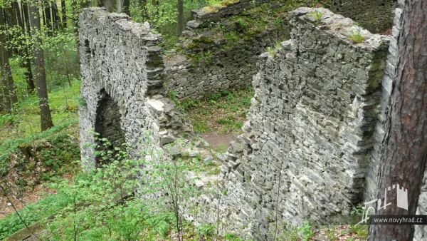 Novy-hrad-3-brana-49.webp