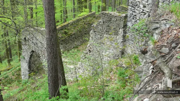 Novy-hrad-3-brana-50.webp