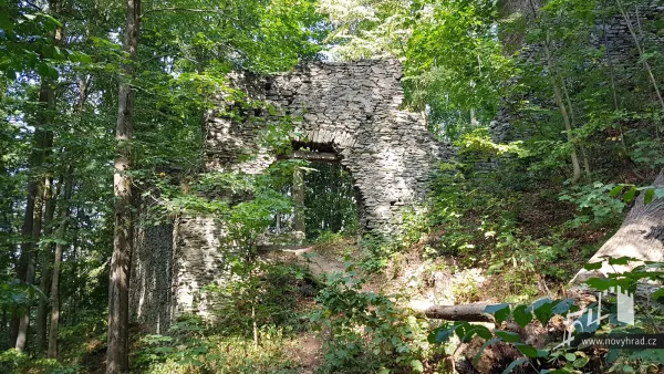 Novy-hrad-3-brana-56.webp