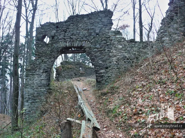 Novy-hrad-3-brana-60.webp