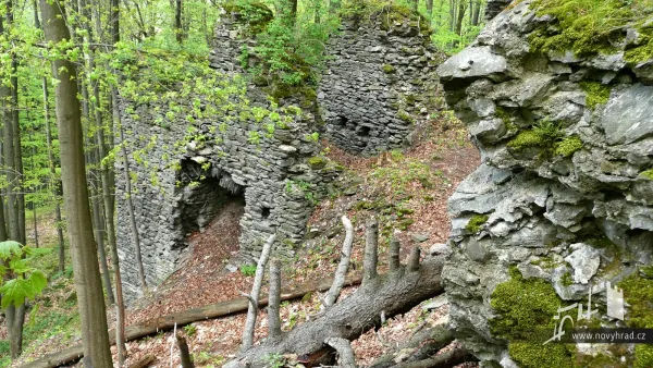 Novy-hrad-4-brana-17.webp