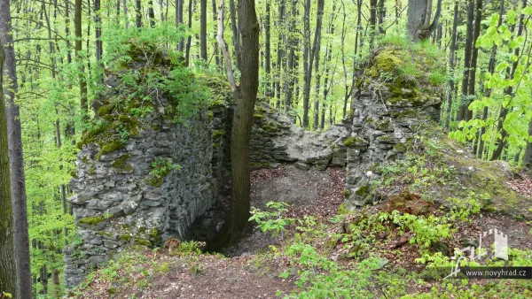 Novy-hrad-4-brana-18.webp