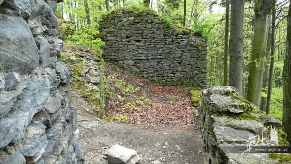 Novy-hrad-4-brana-19.webp