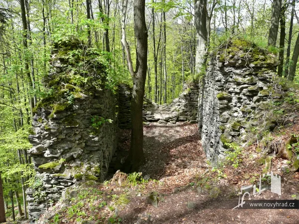 Novy-hrad-4-brana-21.webp