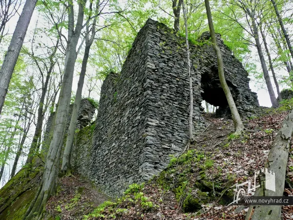 Novy-hrad-4-brana-26.webp