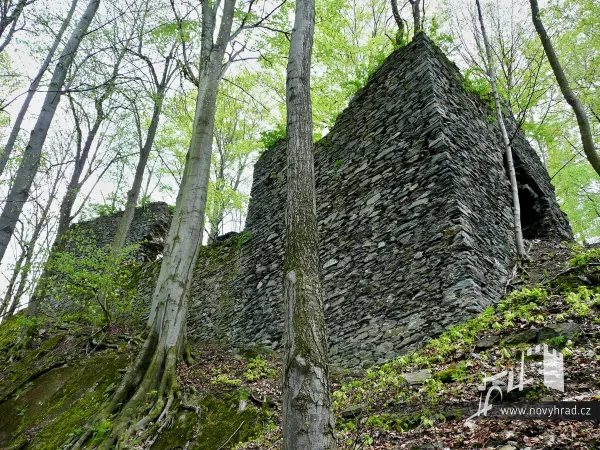 Novy-hrad-4-brana-27.webp