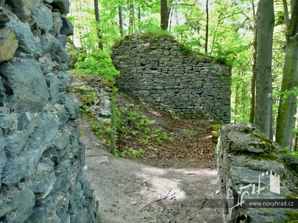 Novy-hrad-4-brana-32.webp