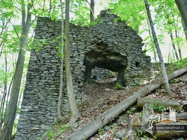 Novy-hrad-4-brana-42.webp