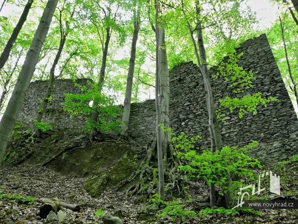Novy-hrad-4-brana-45.webp
