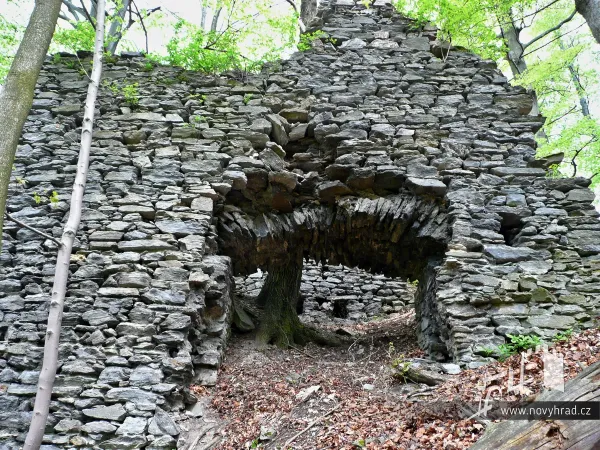 novy-hrad-4-brana-10.webp