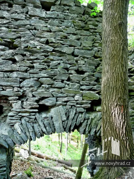 novy-hrad-4-brana-26.webp
