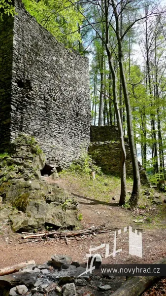 Novy-hrad-nadvori-3-brany-20.webp