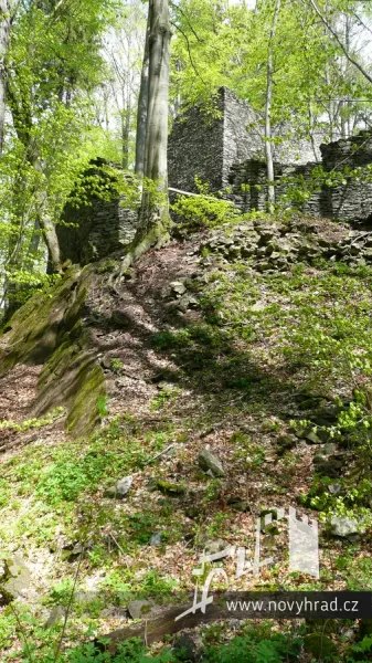 Novy-hrad-nadvori-3-brany-28.webp