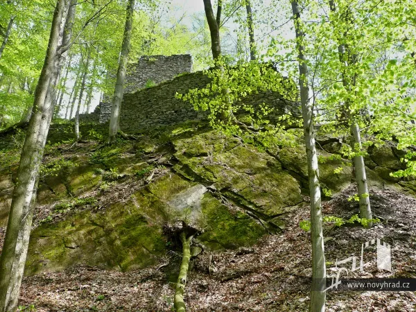 Novy-hrad-nadvori-3-brany-30.webp