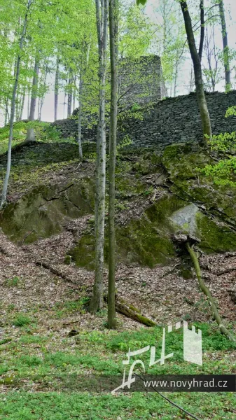 Novy-hrad-nadvori-3-brany-31.webp