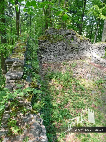 Novy-hrad-nadvori-3-brany-34.webp