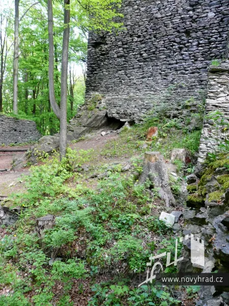 Novy-hrad-nadvori-3-brany-36.webp