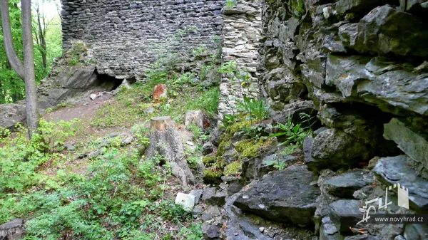 Novy-hrad-nadvori-3-brany-39.webp