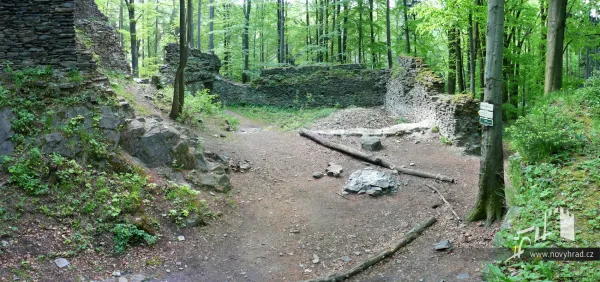 Novy-hrad-nadvori-3-brany-41.webp