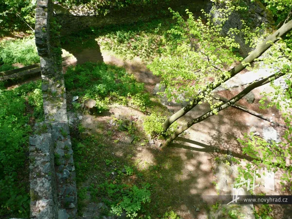 Novy-hrad-nadvori-3-brany-65.webp