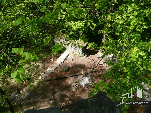 Novy-hrad-nadvori-3-brany-67.webp