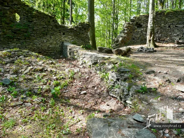 Novy-hrad-nadvori-3-brany-68.webp