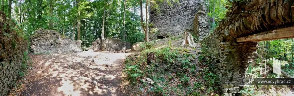 Novy-hrad-nadvori-3-brany-71.webp