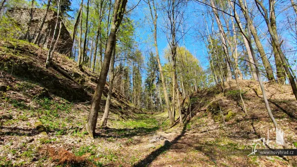 Novy-hrad-prikop-03.webp
