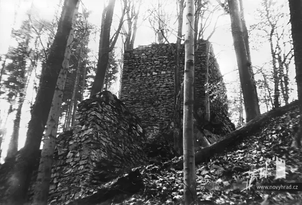 Novy-hrad-1985-07.webp