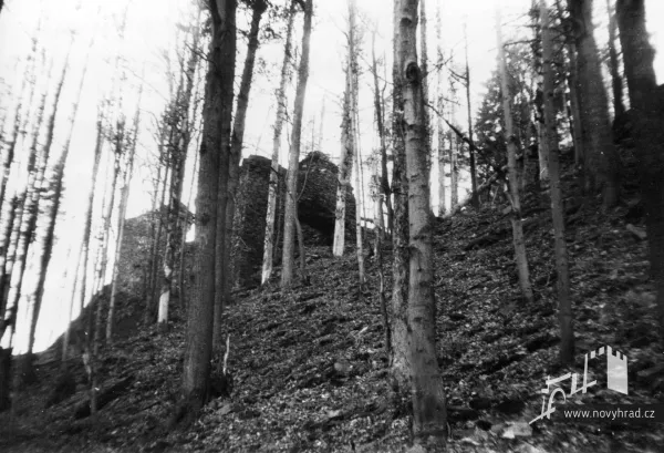 Novy-hrad-1985-09.webp