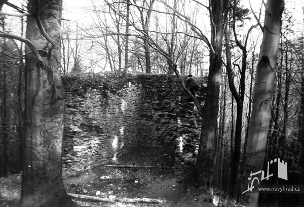 Novy-hrad-1985-10.webp