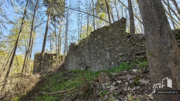 Novy-hrad-severovychodni-hradba-05.webp