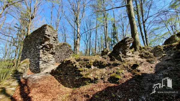 Novy-hrad-vez-B-u-4-brany-004.webp