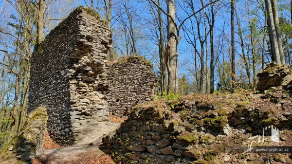 Novy-hrad-vez-B-u-4-brany-005.webp