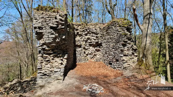Novy-hrad-vez-B-u-4-brany-006.webp