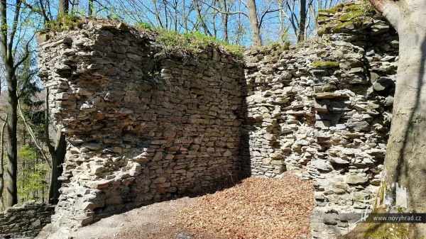 Novy-hrad-vez-B-u-4-brany-007.webp