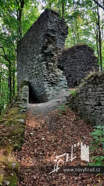 Novy-hrad-vez-B-u-4-brany-008.webp