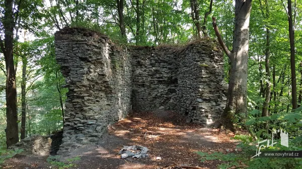 Novy-hrad-vez-B-u-4-brany-009.webp
